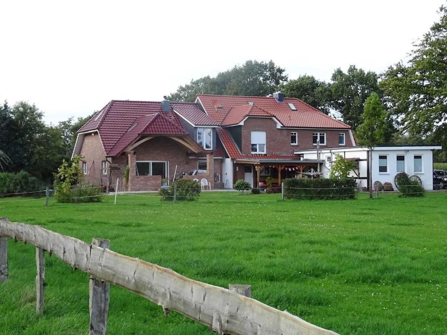 Charmante Ferienwohnung In Idyllischer Lage Jever Exterior photo